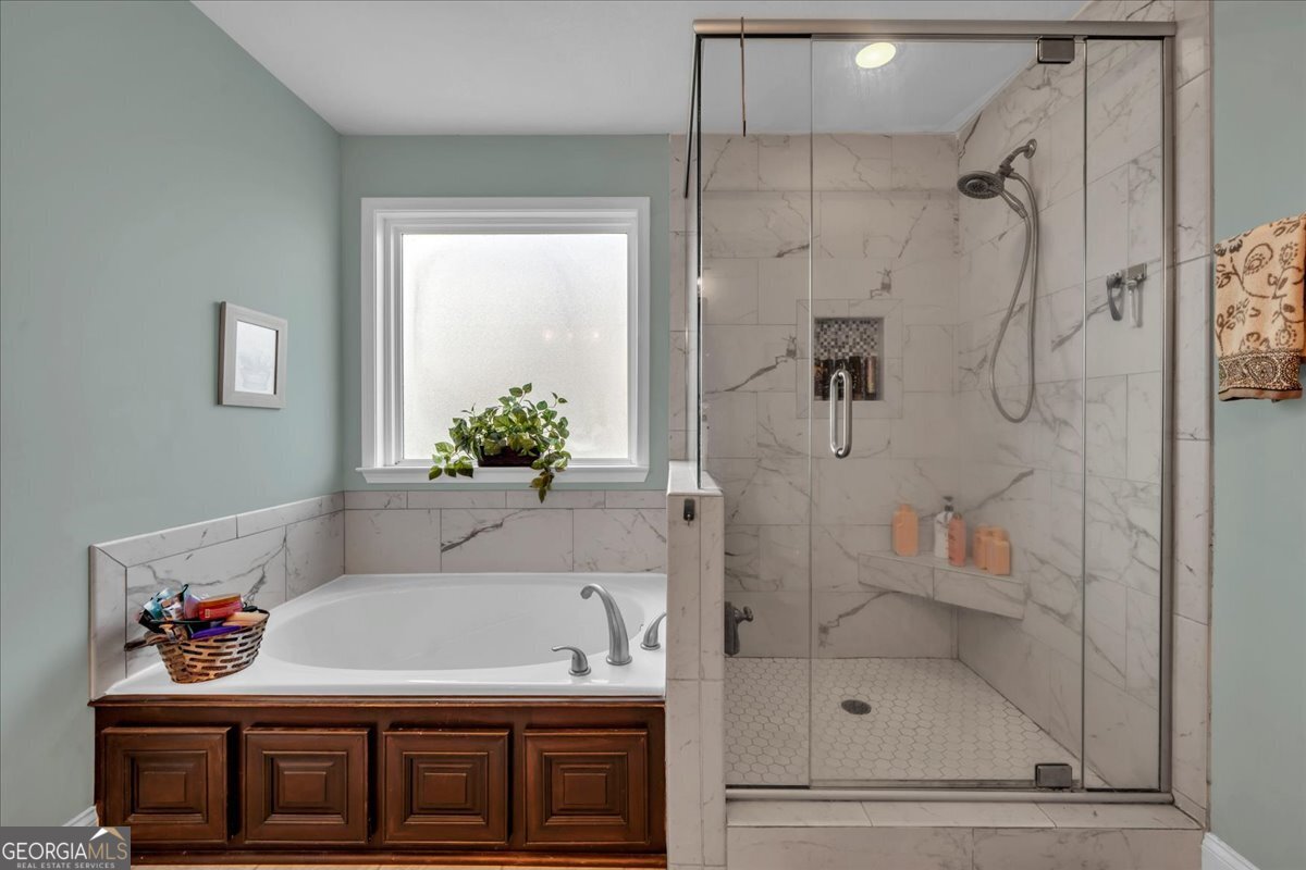 128 Gage Drive Perry, GA 31069 - Photo 20 of 38 a bathroom with a tub and shower