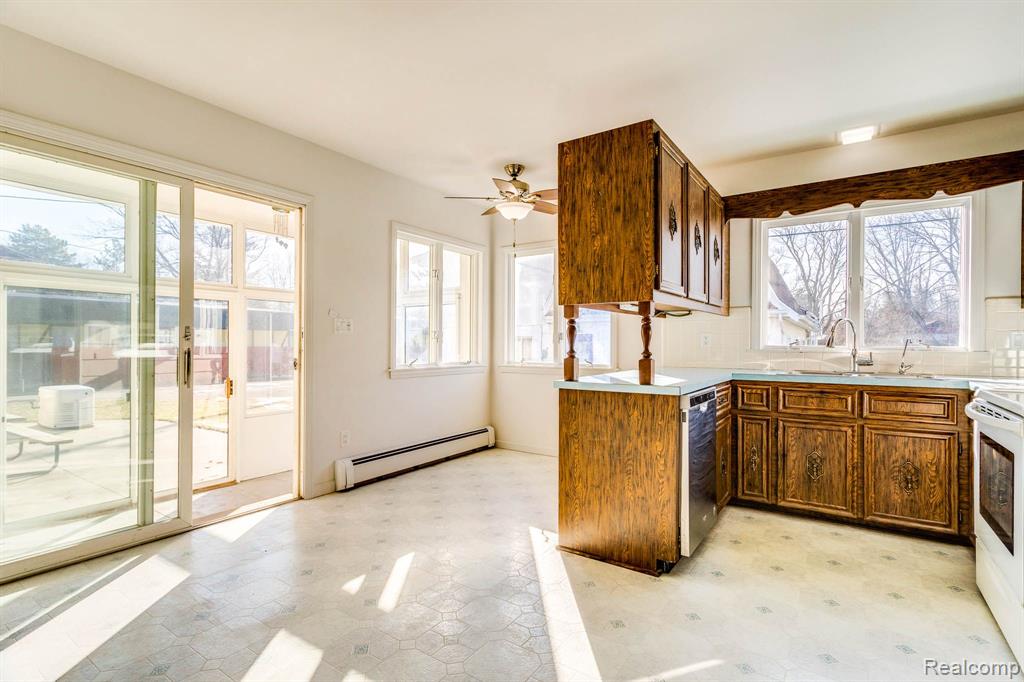 4265 Lapeer Road Port Huron, MI 48060 - Photo 5 of 42