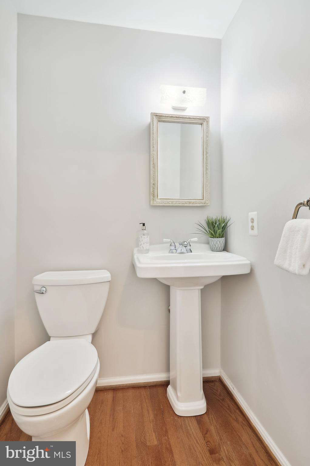 10902 Breewood Road Silver Spring, MD 20901 - Photo 18 of 41 Main level powder room