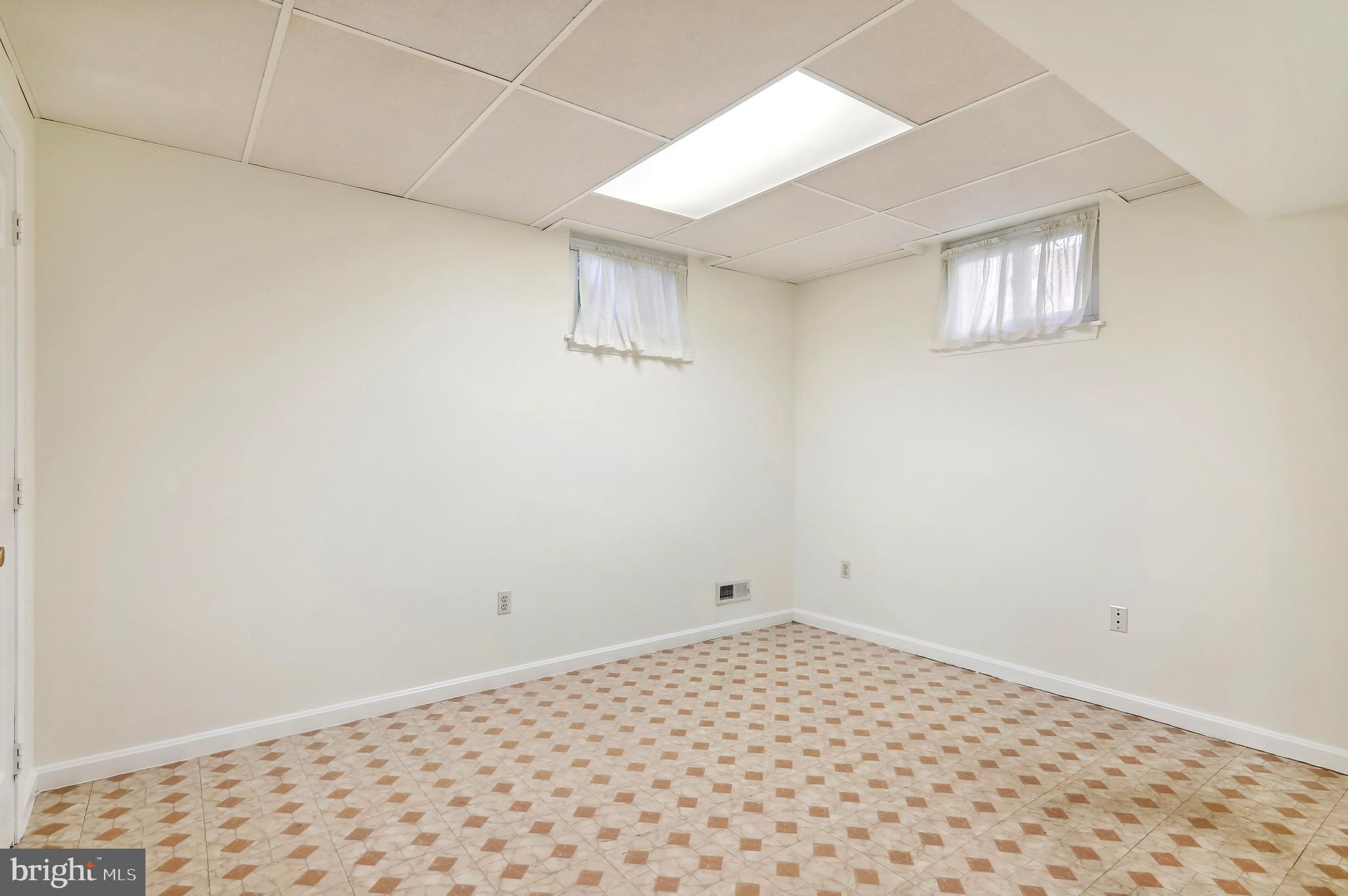 10902 Breewood Road Silver Spring, MD 20901 - Photo 32 of 41 Lower level guest room/office