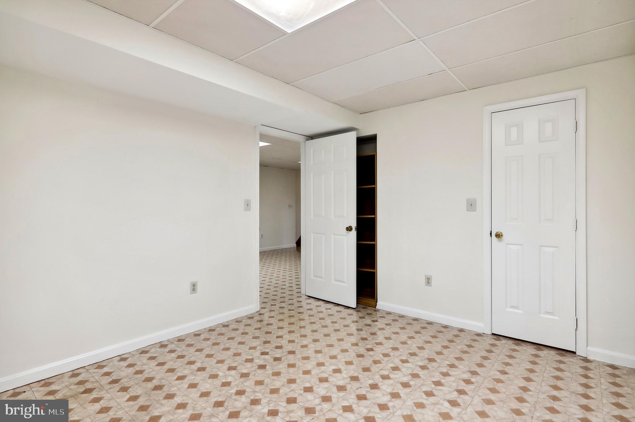 10902 Breewood Road Silver Spring, MD 20901 - Photo 33 of 41 Lower level guest room office with walk in closet