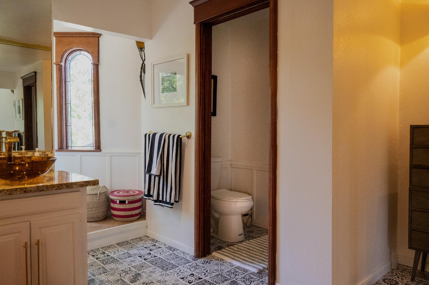 27689 Table Meadow Road Auburn, CA 95602 - Photo 34 of 72 a bathroom with a sink a toilet and a mirror