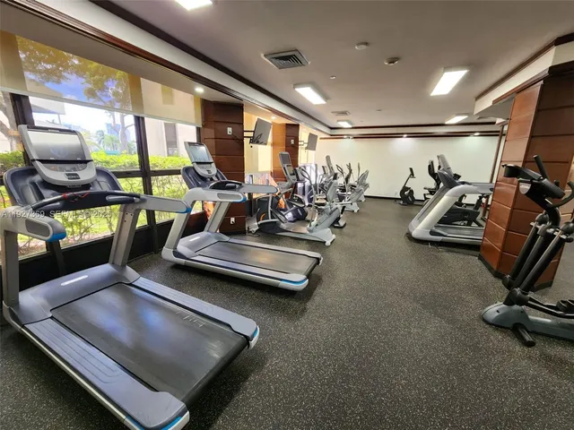 $1,690 | Aventura, Aventura, FL 33160