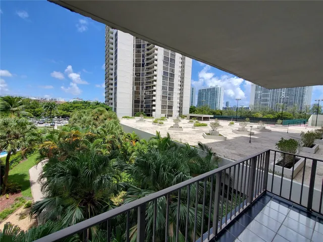 $1,690 | Aventura, Aventura, FL 33160