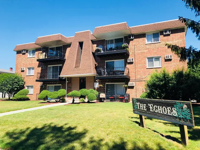 $1,750 | 10 Echo Lane, Unit 9, Willowbrook, IL 60527
