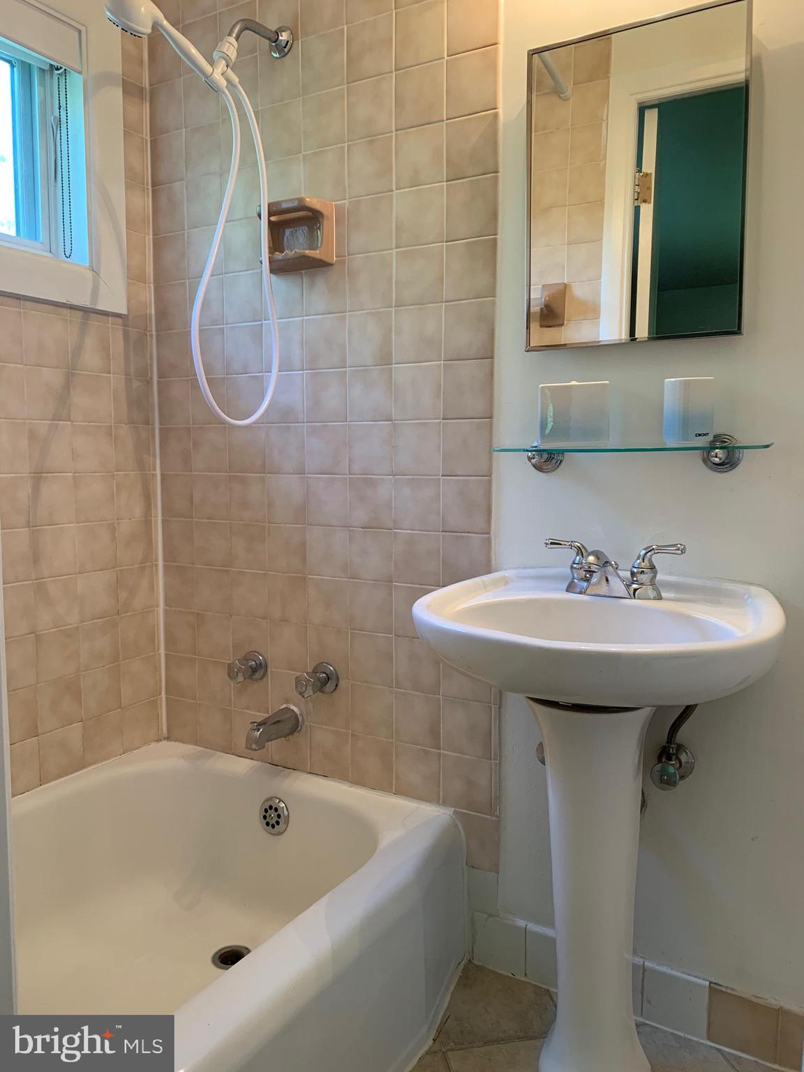 1809 Barbee Street McLean, VA 22101 - Photo 11 of 21 Master Bathroom