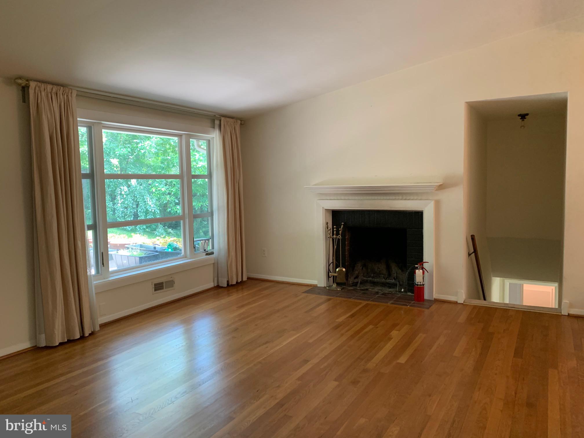 1809 Barbee Street McLean, VA 22101 - Photo 6 of 21 Living Room
