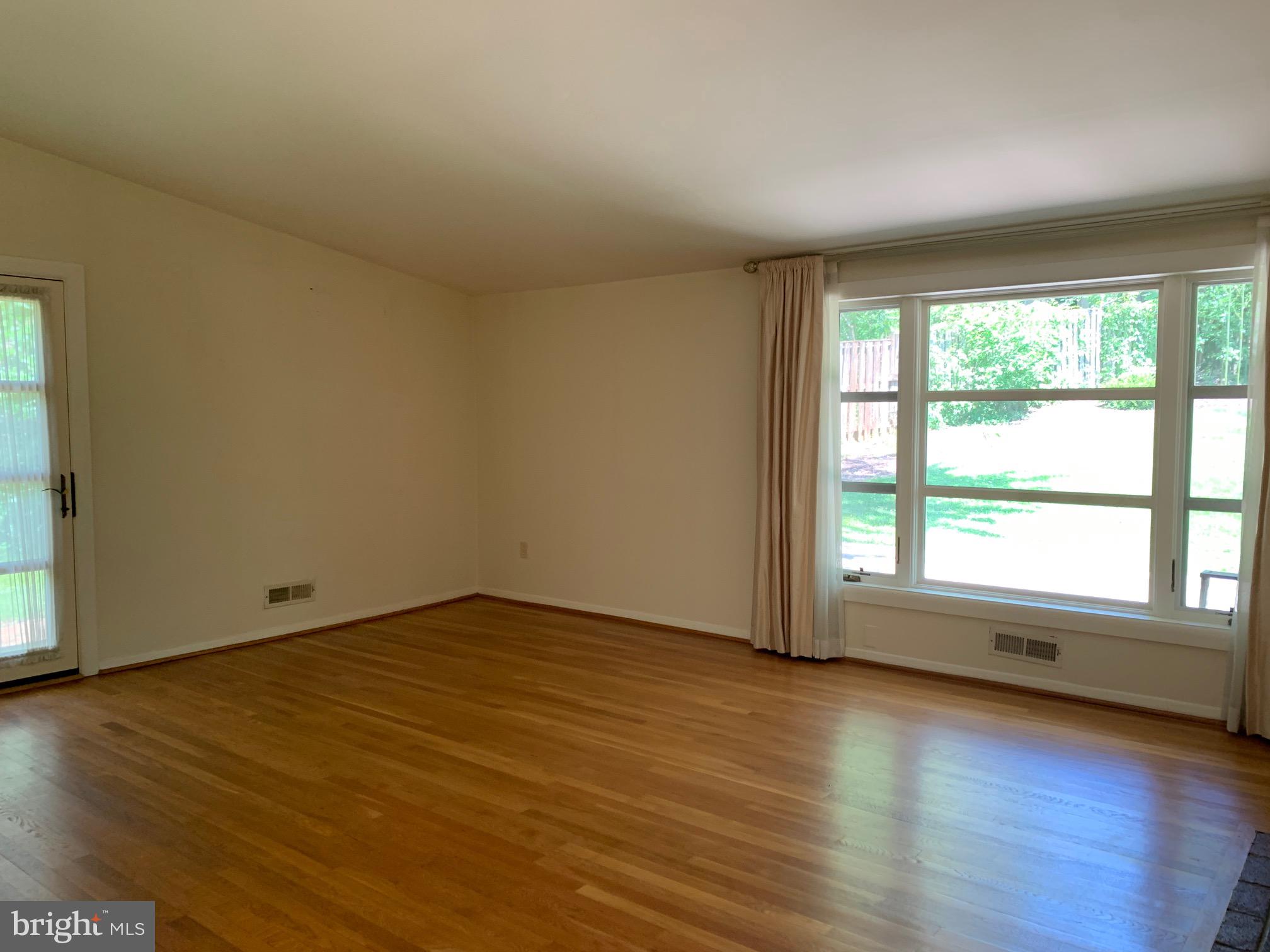 1809 Barbee Street McLean, VA 22101 - Photo 7 of 21 Living Room