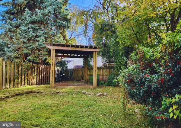 a view of a entrance gate of the house