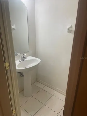 $3,000 | 3002 Pointeview Drive, Tampa, FL 33611