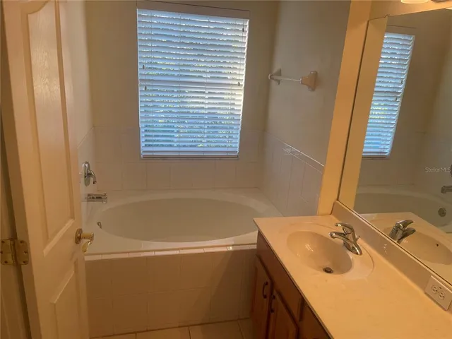 $3,000 | 3002 Pointeview Drive, Tampa, FL 33611