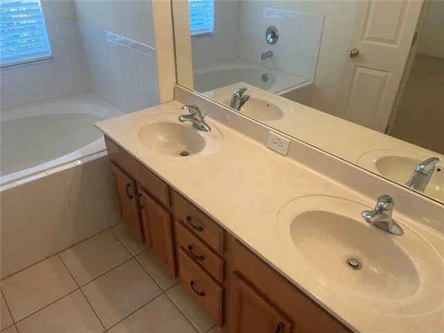 $3,000 | 3002 Pointeview Drive, Tampa, FL 33611