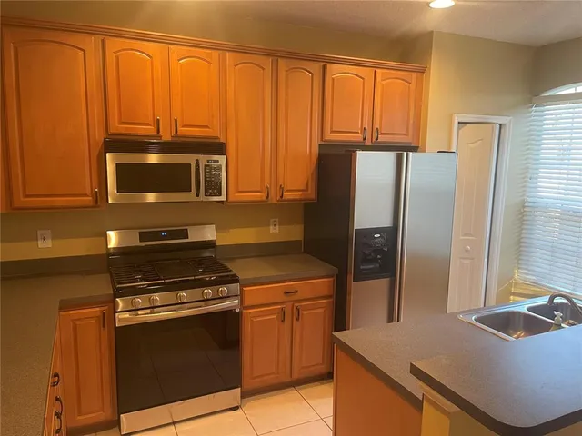 $3,000 | 3002 Pointeview Drive, Tampa, FL 33611