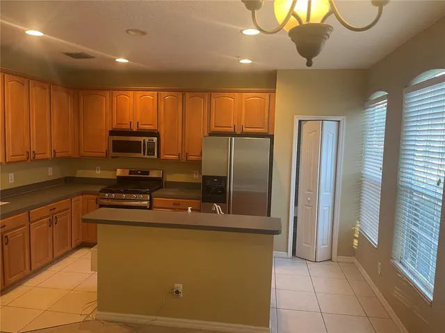 $3,000 | 3002 Pointeview Drive, Tampa, FL 33611