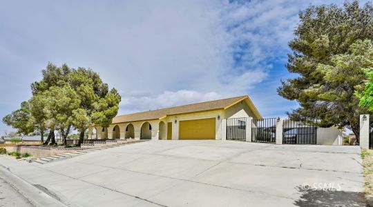 418 North Inyo Street Ridgecrest, CA 93555 - Photo 2 of 35 a view of house with a street