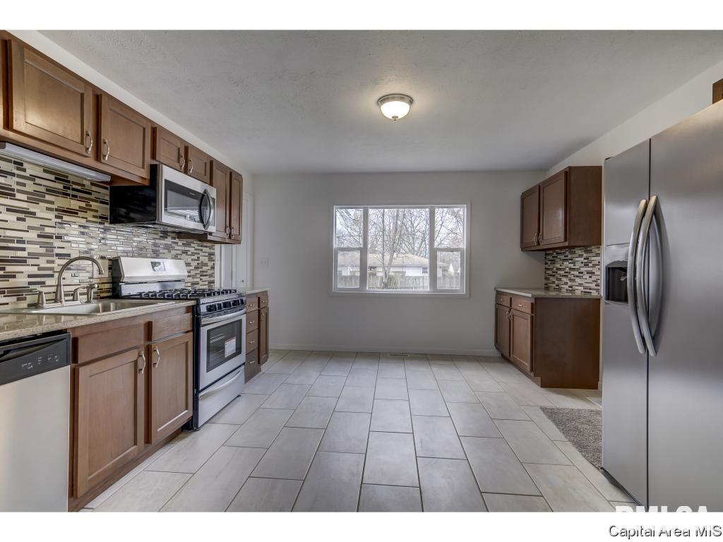 41 Westminster Road Chatham, IL 62629 - Photo 8 of 36 Gallery Image 8