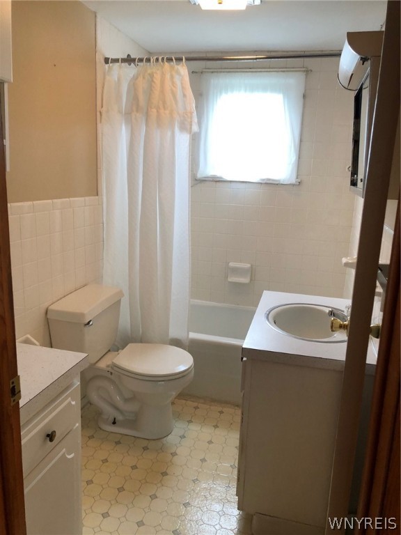 271 Bennett Road Cheektowaga, NY 14227 - Photo 19 of 27 FULL BATH DOWN STAIRS