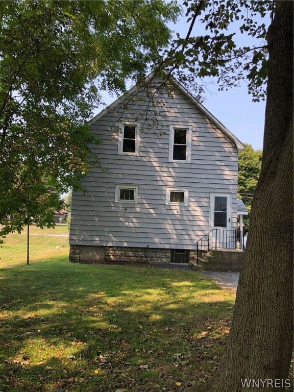 271 Bennett Road Cheektowaga, NY 14227 - Photo 3 of 27 BACKYARD FACING BACK APARTMENT ENTRY