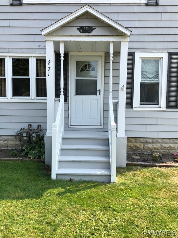 271 Bennett Road Cheektowaga, NY 14227 - Photo 6 of 27 FRONT DOOR PORCH ENTRY