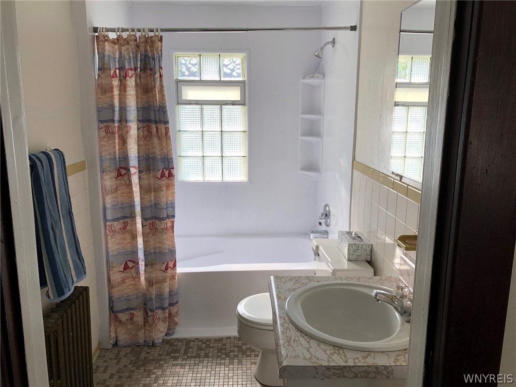 271 Bennett Road Cheektowaga, NY 14227 - Photo 9 of 27 UPPPER BATHROOM WITH NEW BATH FITTER TUB