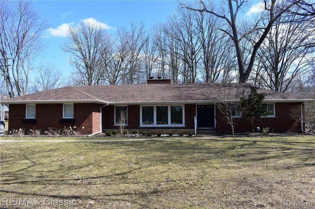 31974 Lahser Road Franklin, MI 48025 - Photo 40 of 40 Front of house in the early spring before the trees fill in