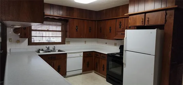 $1,995 | 45 Northwest Nw Highway, Unit 9900, Parkville, MO 64152