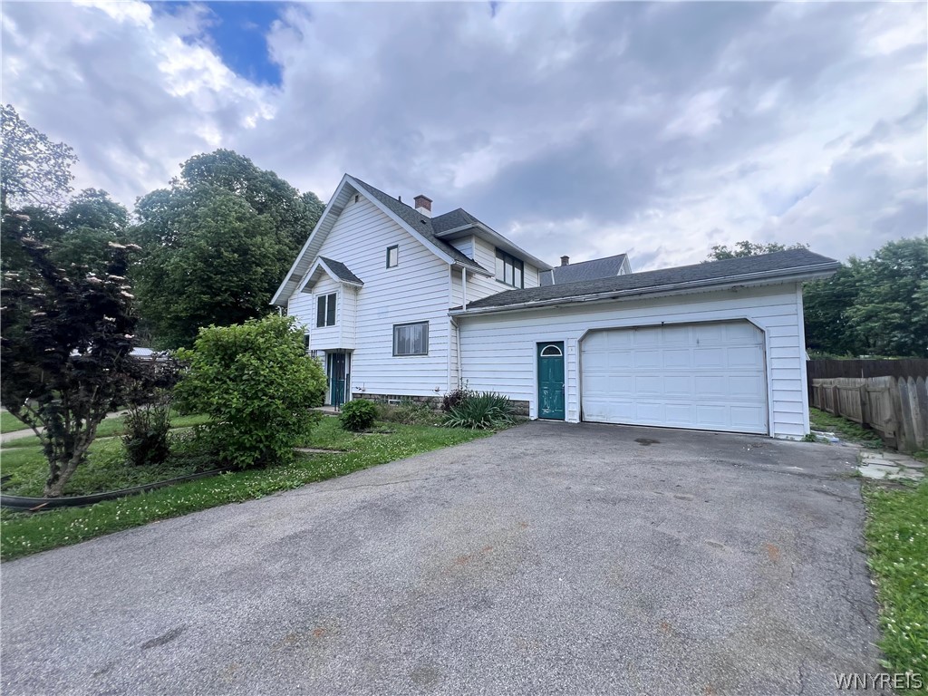 199 Potters Road Buffalo, NY 14220 - Photo 31 of 31 Driveway / exterior