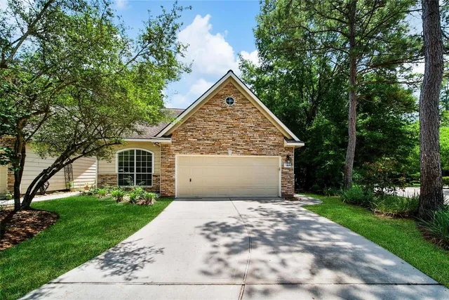 $349,900 | 2 Wintergreen Trail, The Woodlands, TX 77382