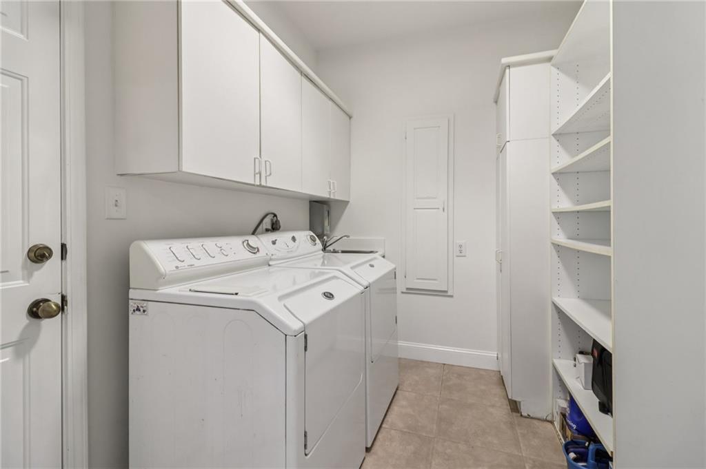175 Meredith Way Stockbridge, GA 30281 - Photo 29 of 75 a utility room with cabinets washer and dryer