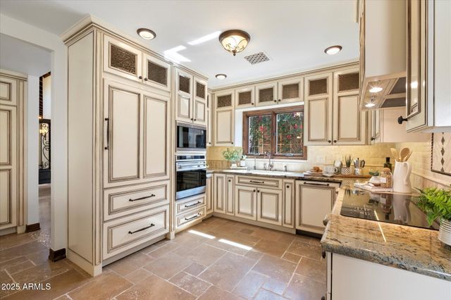 $2,000,000 | 4448 East Camelback Road, Unit 16, Phoenix, AZ 85018