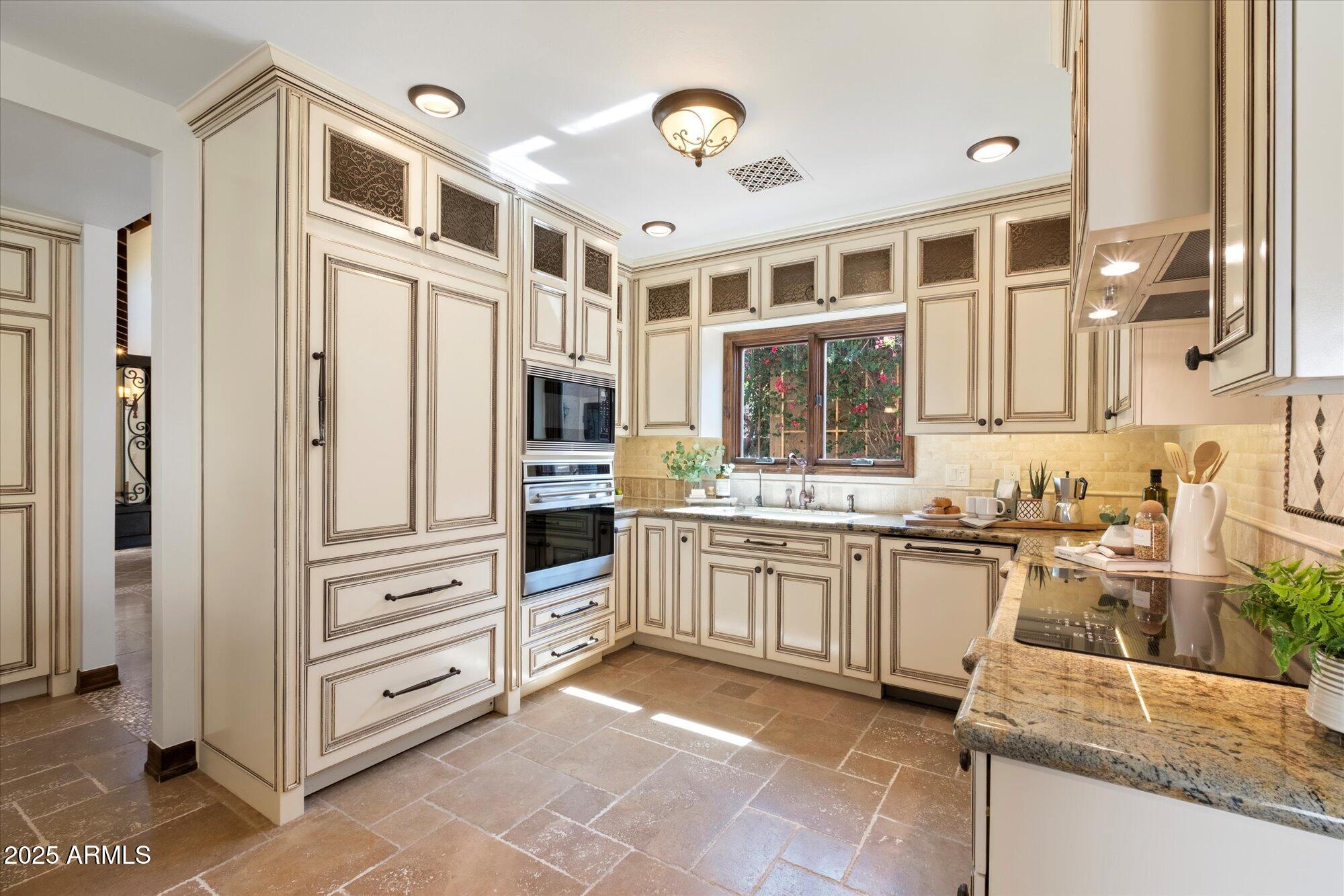 4448 East Camelback Road, Unit 16 Phoenix, AZ 85018 - Photo 16 of 108 Kitchen