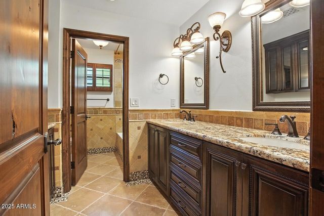 $2,000,000 | 4448 East Camelback Road, Unit 16, Phoenix, AZ 85018