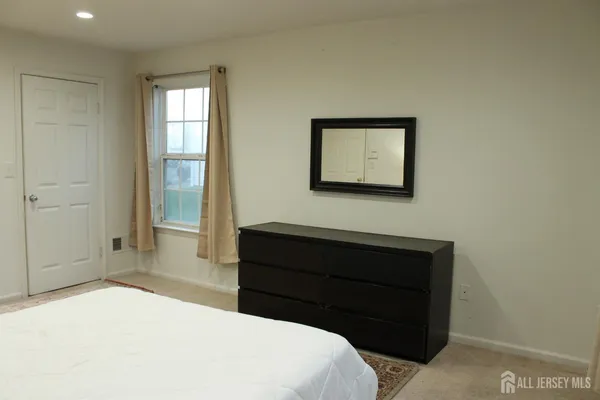 $385,000 | 612 Waterford Drive, Edison, NJ 08817