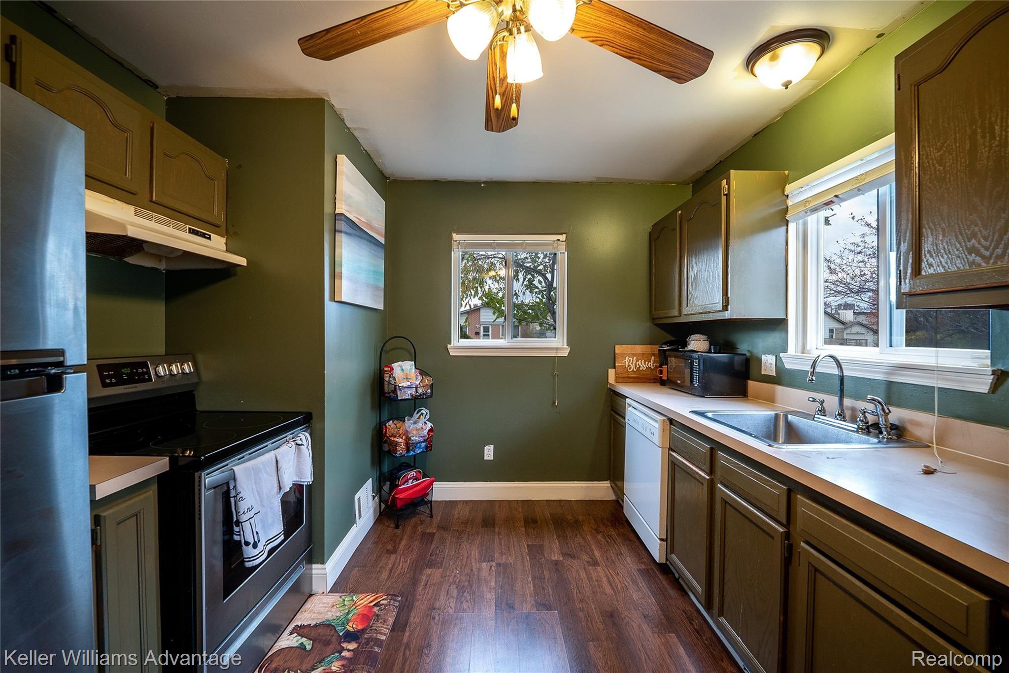 8267 West Point Street Taylor, MI 48180 - Photo 4 of 26 WestpointSt_8267_Kitchen 2.jpg