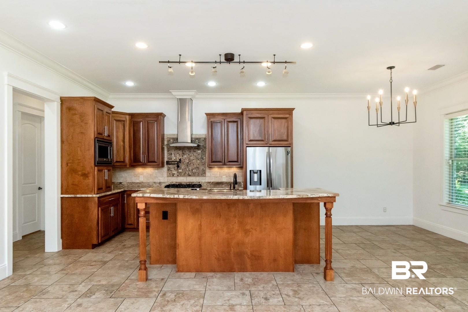 311 Wacker Lane North Mobile, AL 36608 - Photo 9 of 37 Kitchen