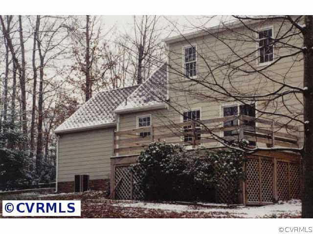1107 Kingscross Road Midlothian, VA 23114 - Photo 2 of 4 a backyard of a house