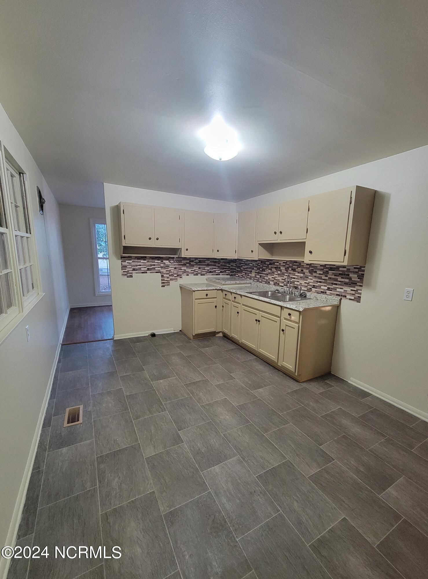 405 Delmar Road Jacksonville, NC 28540 - Photo 8 of 21 20240213_170947
