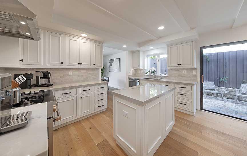 9 East Quinto Street Santa Barbara, CA 93105 - Photo 7 of 18 Newly-renovated kitchen