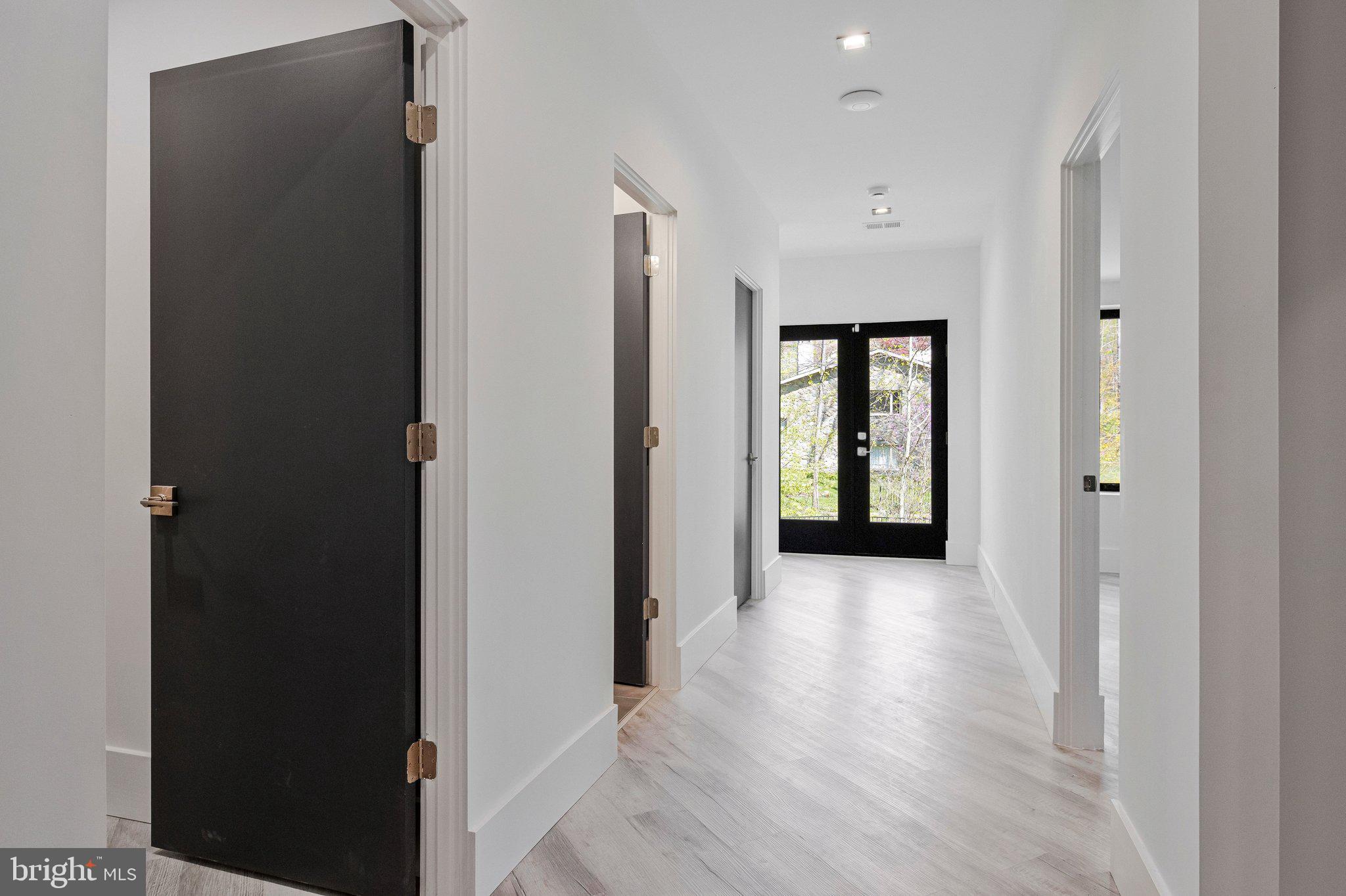 3525 Glenbrook Road Fairfax, VA 22031 - Photo 72 of 111 Hallway looking other direction