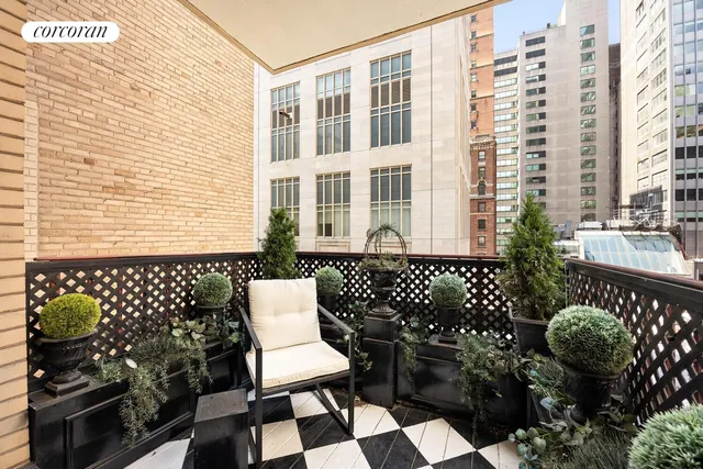 $2,200,000 | 40 East 61st Street, Unit 10B | Lenox Hill