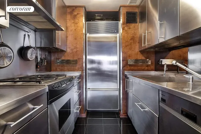 $2,200,000 | 40 East 61st Street, Unit 10B | Lenox Hill