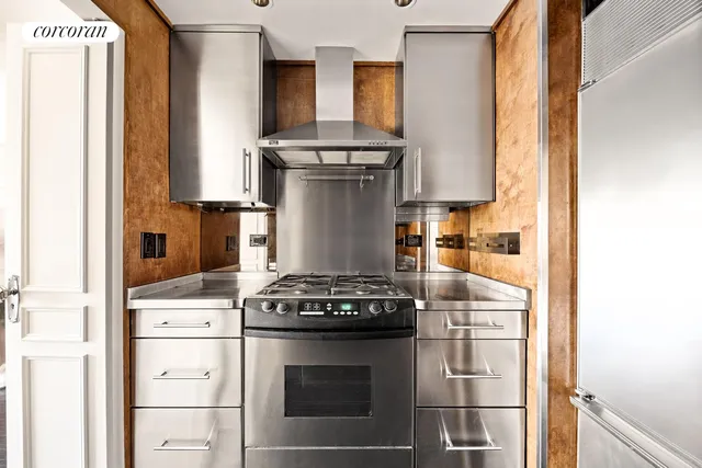 $2,200,000 | 40 East 61st Street, Unit 10B | Lenox Hill