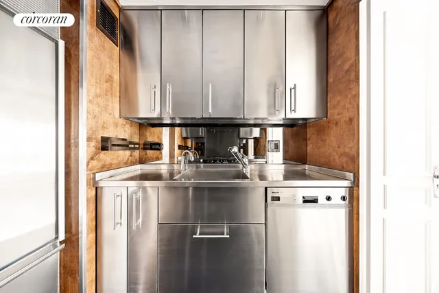 $2,200,000 | 40 East 61st Street, Unit 10B | Lenox Hill