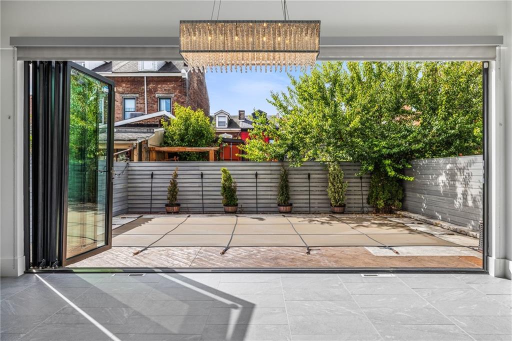 127 1/2 Banner Way Pittsburgh, PA 15201 - Photo 11 of 48