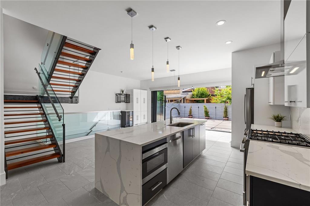 127 1/2 Banner Way Pittsburgh, PA 15201 - Photo 33 of 48 a kitchen with stove and refrigerator