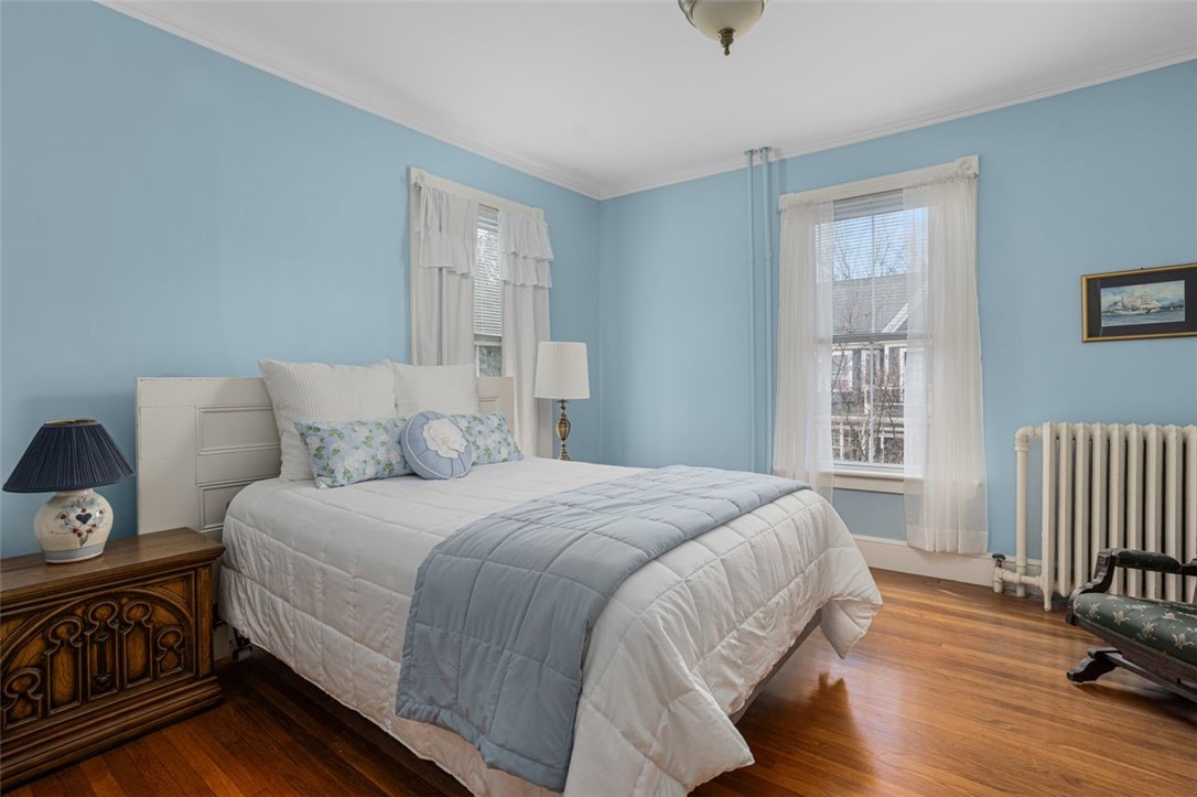 8 Everett Street, Unit 2 Newport, RI 02840 - Photo 15 of 29 Primary bedroom with lovely hardwood floors