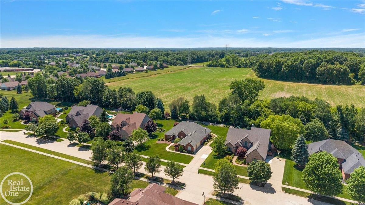 63815 Inverness Washington, MI 48095 - Photo 13 of 66 50204771-4aa9db81-88f0-4bf0-a364-e98e95fb5bd8.JPG