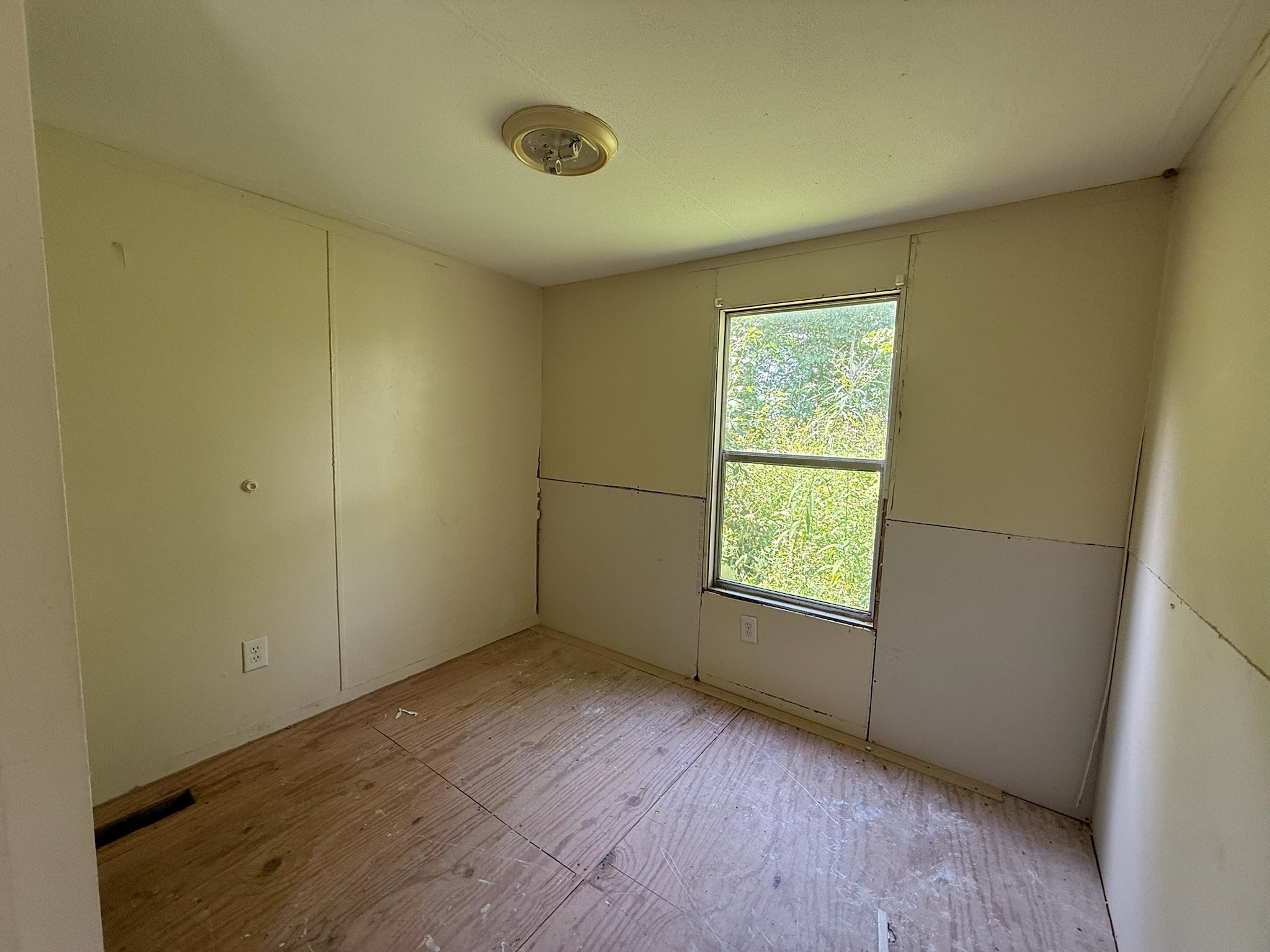 239 Scott Ridge Road Edmonton, KY 42129 - Photo 6 of 8 an empty room with wooden floor and windows