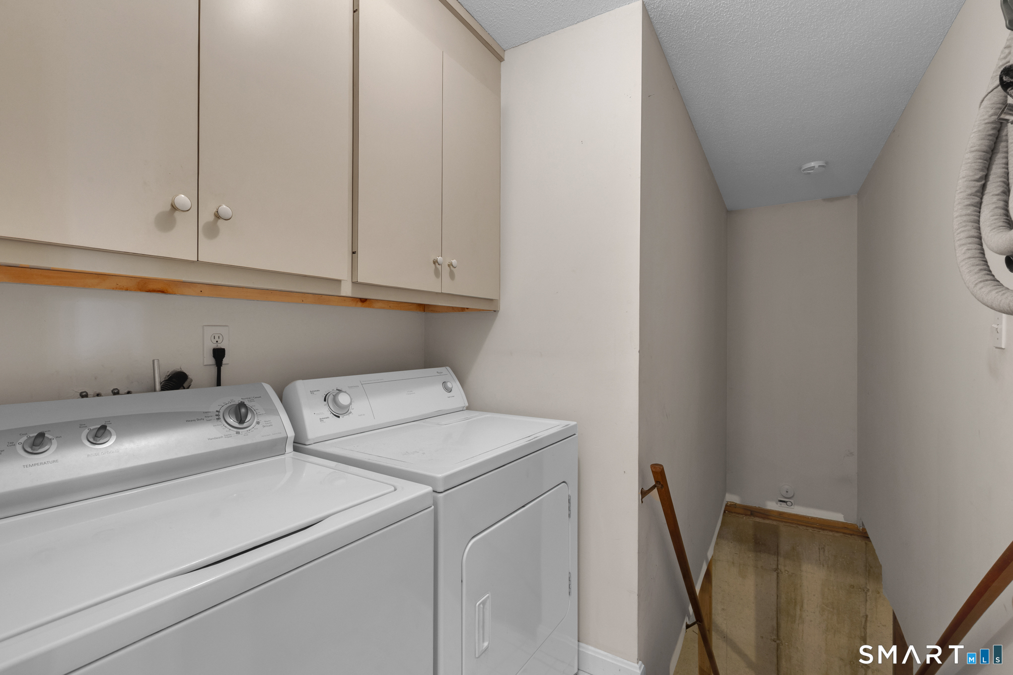 81 Oldefield Farms Road, Unit 81 Enfield, CT 06082 - Photo 26 of 35 a utility room with dryer and washer