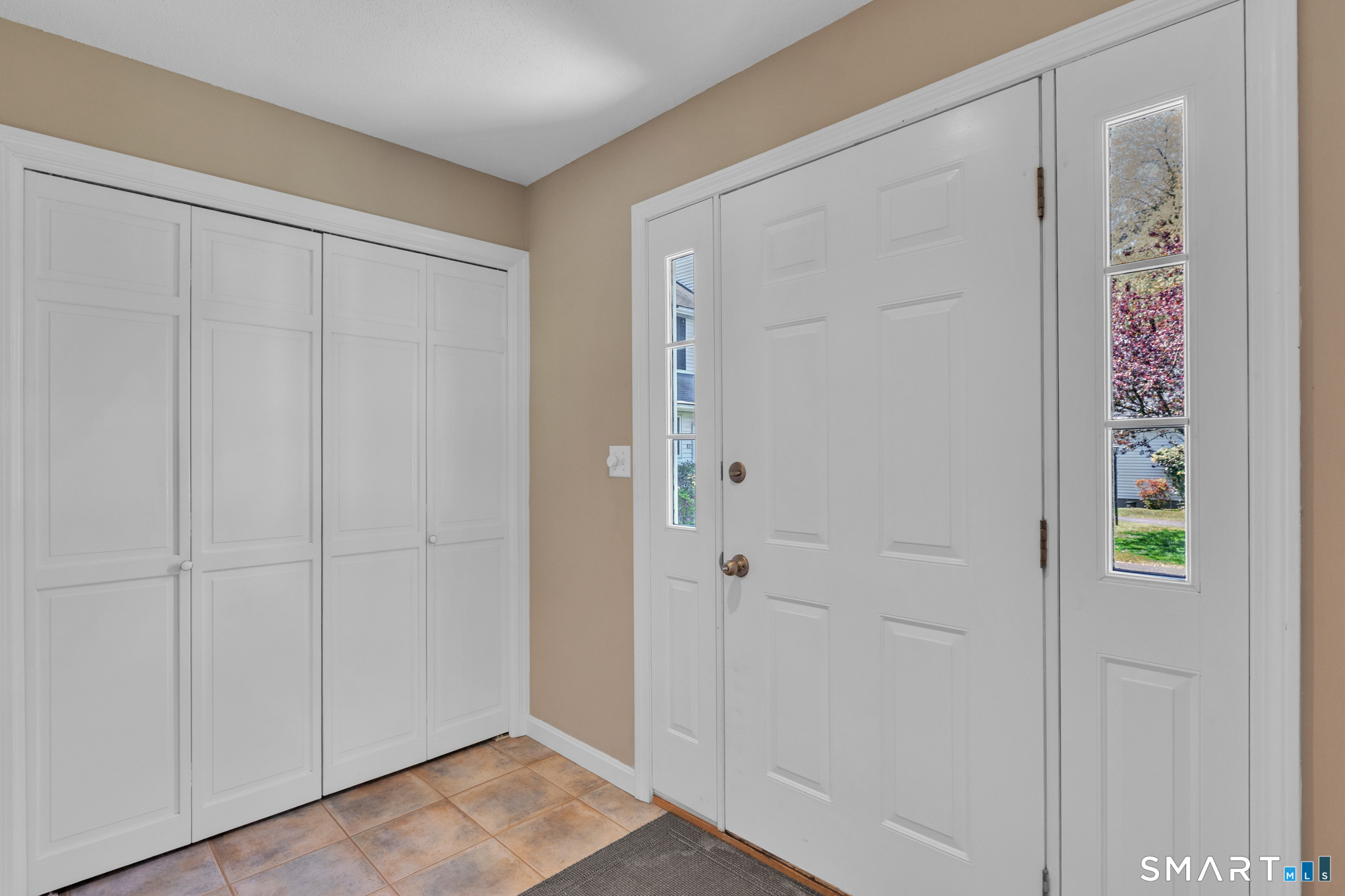 81 Oldefield Farms Road, Unit 81 Enfield, CT 06082 - Photo 3 of 35 a view of an empty room
